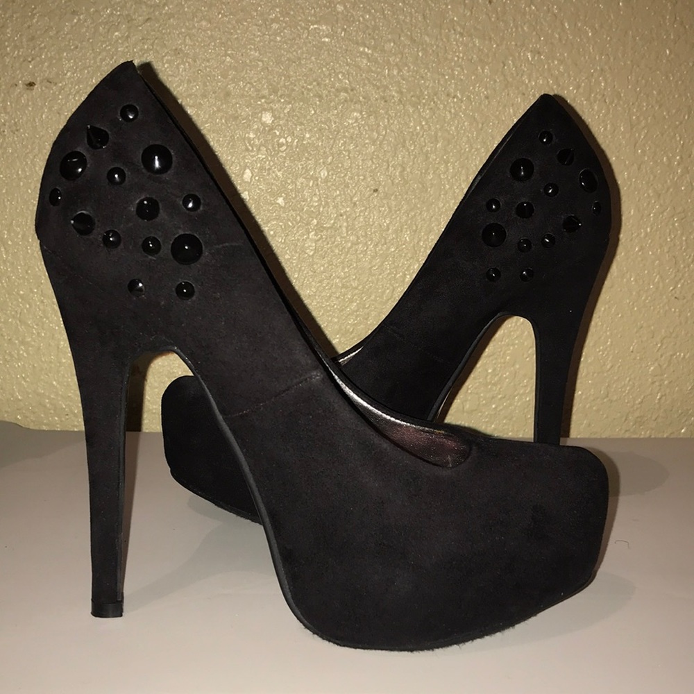 FOREVER 21 BLACK STUDDED HEELS